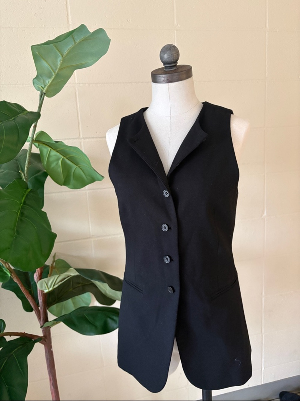 Classic Black Sleeveless Blazer Vest
